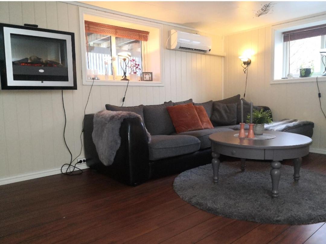 Sentral Studioleilighet Ved Stranden Og Hvalsenter Nb Ma Vaskes Etter Endt Leie Eller Betale Rengjoringshjelpen 500 Kr อัมเดเนส ภายนอก รูปภาพ