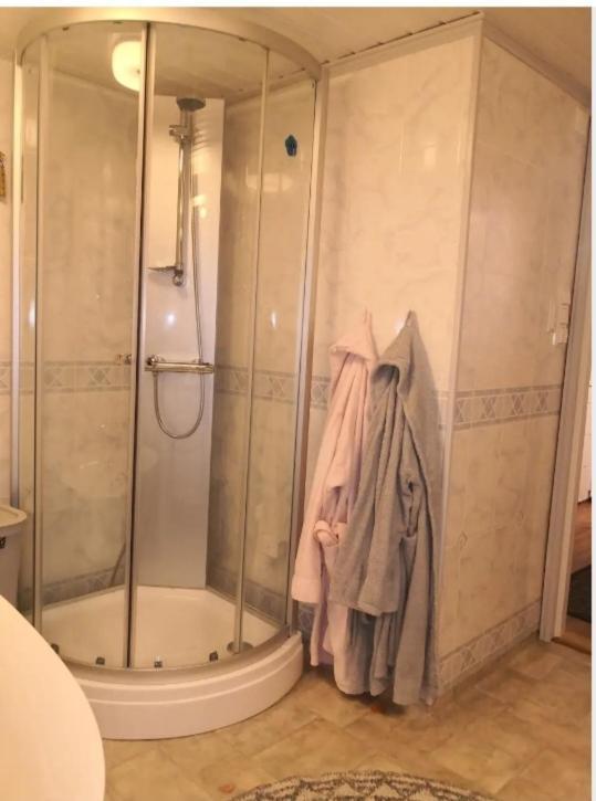 Sentral Studioleilighet Ved Stranden Og Hvalsenter Nb Ma Vaskes Etter Endt Leie Eller Betale Rengjoringshjelpen 500 Kr อัมเดเนส ภายนอก รูปภาพ